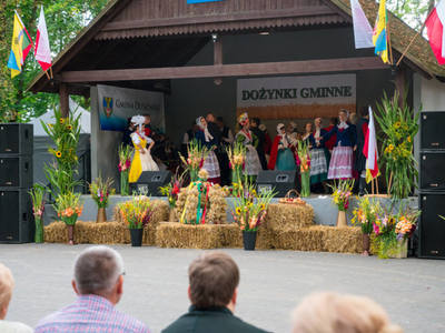 Dożynki Gminne 2021 - obrzęd dożynkowy w wykonaniu zespołu "Poligrodzianie"