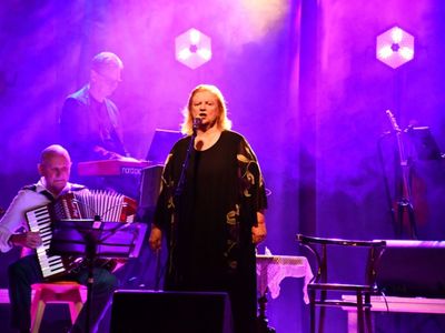 Stanisława Celińska z zespołem pod kierownictwem Macieja Muraszko