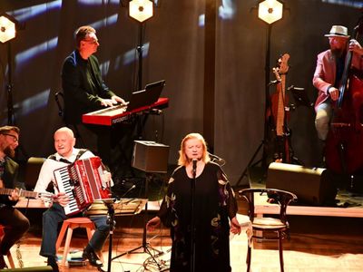 Stanisława Celińska z zespołem pod kierownictwem Macieja Muraszko