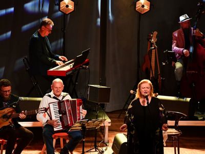 Stanisława Celińska z zespołem pod kierownictwem Macieja Muraszko