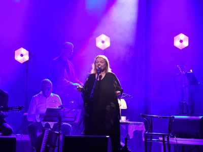Stanisława Celińska z zespołem pod kierownictwem Macieja Muraszko