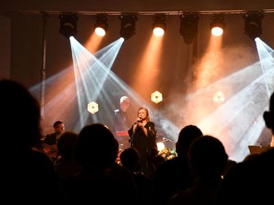 Stanisława Celińska z zespołem pod kierownictwem Macieja Muraszko