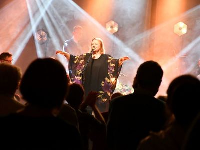 Stanisława Celińska z zespołem pod kierownictwem Macieja Muraszko