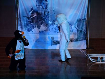 Aktorzy Studia teatralnego Krak-Art. na dusznickiej scenie
