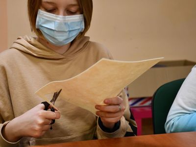 Warsztaty Świątecznego Rękodzieła - uczestnicy podczas pracy