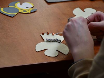 Warsztaty Świątecznego Rękodzieła - uczestnicy podczas pracy