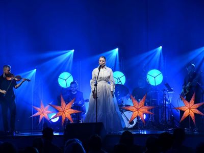 Halina Mlynkova z zespołem podczas świątecznego koncertu w Dusznikach