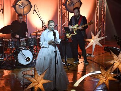 Halina Mlynkova z zespołem podczas świątecznego koncertu w Dusznikach
