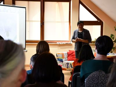 Marta Konek podczas spotkania autorskiego w dusznickiej bibliotece