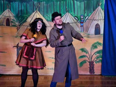 Spektakl teatralny dla dzieci pt. "Detektyw Zagadka na tropie" w wykonaniu aktorów Studia Teatralnego KRAK-ART.