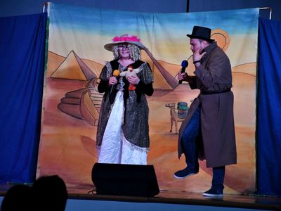 Spektakl teatralny dla dzieci pt. "Detektyw Zagadka na tropie" w wykonaniu aktorów Studia Teatralnego KRAK-ART.
