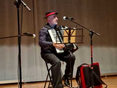 Adam Urbaniak (akordeon)