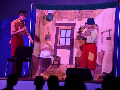 Aktorzy studia teatralnego na dusznickiej scenie