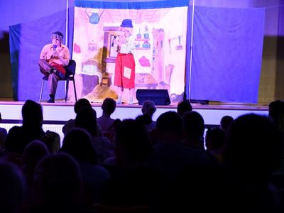 Aktorzy studia teatralnego na dusznickiej scenie