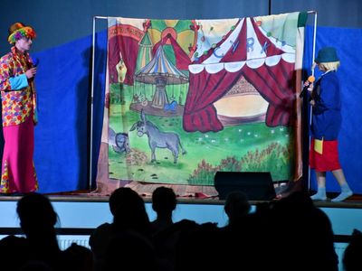 Aktorzy studia teatralnego na dusznickiej scenie