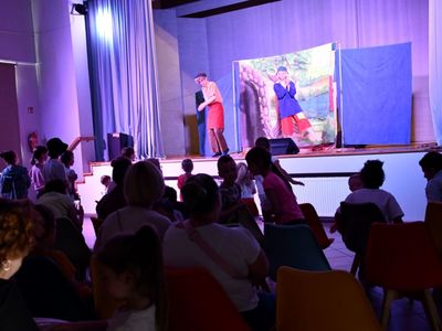 Aktorzy studia teatralnego na dusznickiej scenie