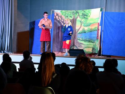 Aktorzy studia teatralnego na dusznickiej scenie