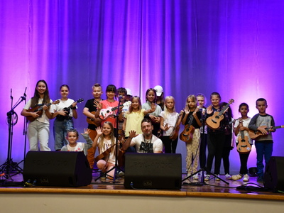 Wakacje z BPiCAK w Dusznikach - warsztaty z gry na ukulele