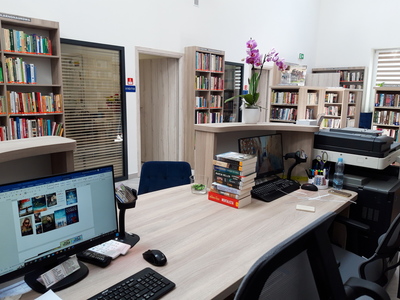 Widok z lady bibliotecznej na pomieszczenie [400x300]