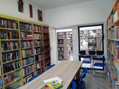 Widok na strefę młodego czytelnika od strony okna [400x300]