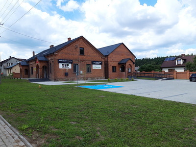 Widok na kompleks starego i nowego budynku [400x300]