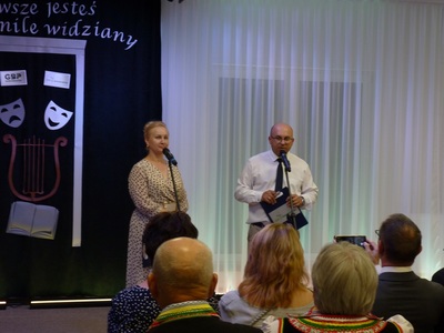 Prowadzący imprezę "Drzwi otwarte" dyrektorzy instytucji kultury: Dorota Karkusiewicz i Roman Biss.