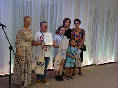 Wspólne zdjęcie z "Super Czytelnikami 2021"