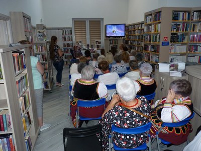 Spotkanie autorskie w strefie spotkań i wypożyczeń naszej biblioteki.