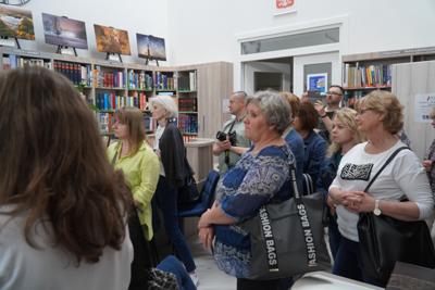 Oglądanie lokalu biblioteki.