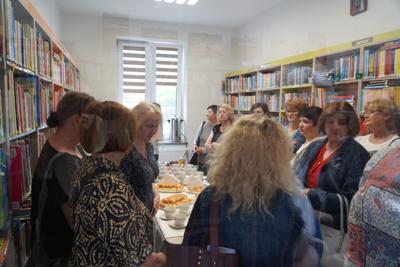 Zaproszenie na słodki poczęstunek ufundowany przez panią dyrektor biblioteki.