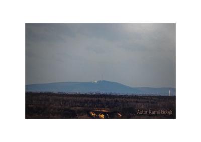 Klasztor na Świętym Krzyżu z Kamiennej Góry. Odległość 66 km