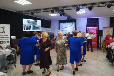 Zabawa taneczna przy dźwiękach Kapeli Ludowej z Gościeradowa.