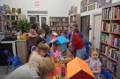 Robimy biblioteczną pasiekę składającą się z trzech uli.