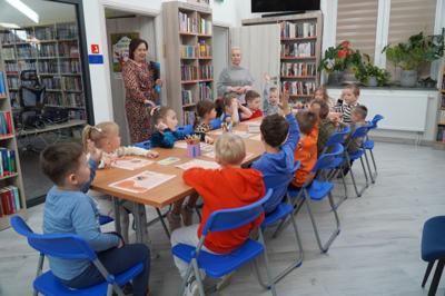 Powitanie uczestników przez panią dyrektor i panią bibliotekarkę.