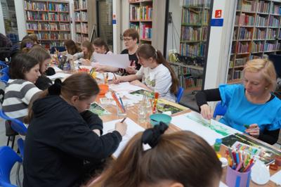 Wspólna praca nad interpretacją zdjęć Zespołu Pałacowo - Pakowego w Gościeradowie.