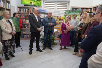 Przemówienie przedstawiciela współorganizatora wystawy pana Jerzego Raka - kierownika Warszatu Terapii Zajęciowej w Gościeradowie oraz gościa zaproszonego p. Pawła Dąbrowskiego - burmistrza Urzędowa.