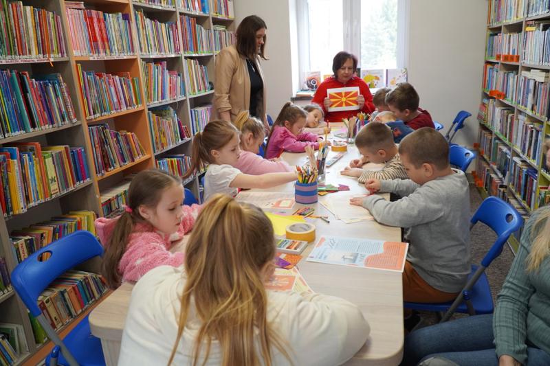 przedstawienie flagi ojczyzny autora - Macedonii Północnej