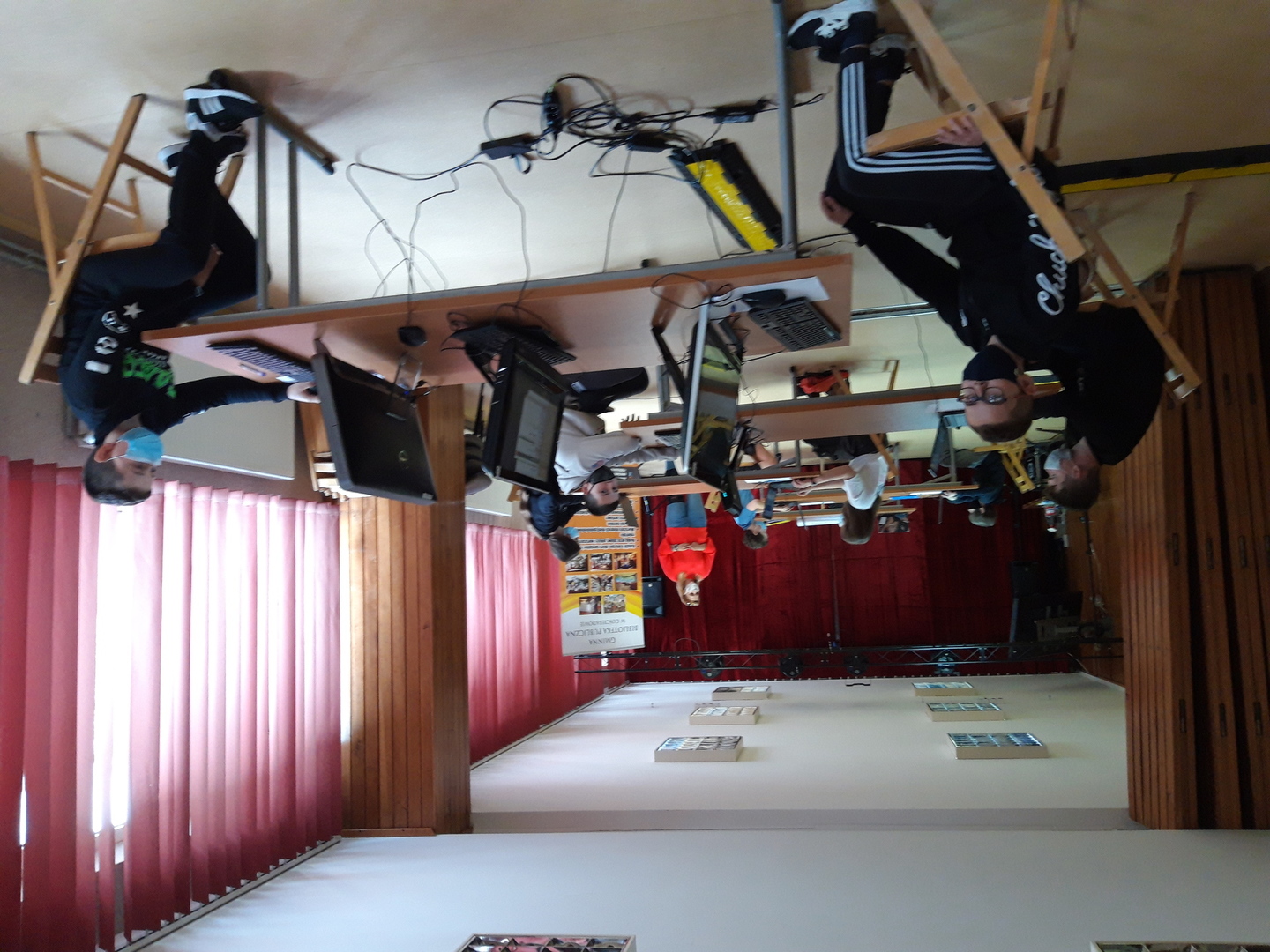 Widok na salę szkoleniową i uczestników.