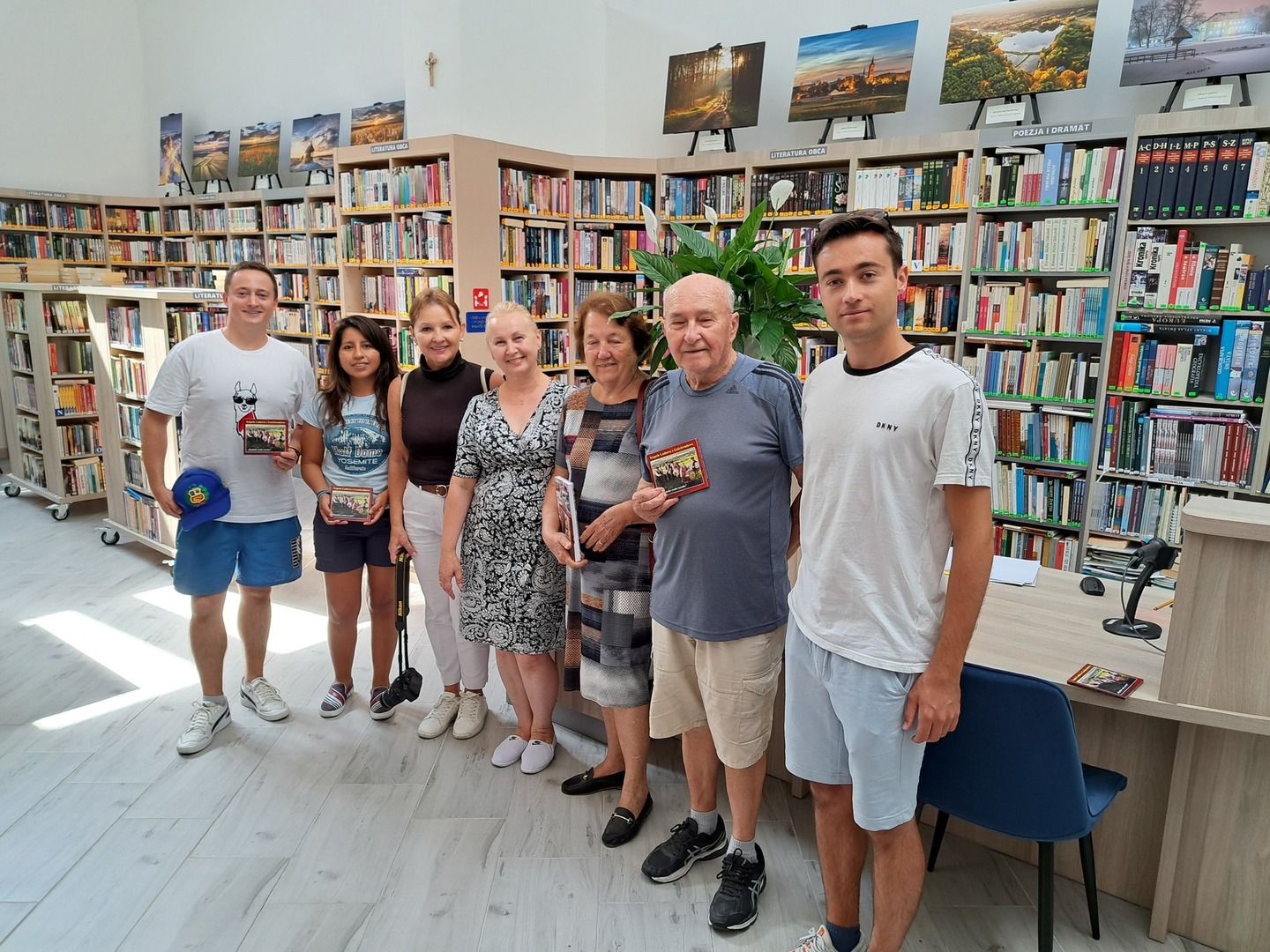 Goście z Brazylii, Portugalii, Szwajcarii i Peru z wizytą w Gminnej Bibliotece Publicznej w Gościeradowie.
