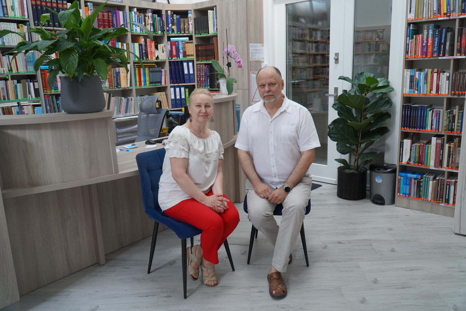 Dorota Karkusiewicz- dyrektor GBP  w Gościeradowie i Jerzy Jasiński 