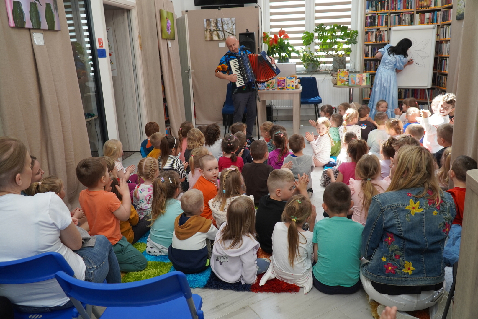 Spotkania promujące bibliotekę, książki i czytanie pod tytułem "Babcia Grunia i śpiewająca biblioteka"