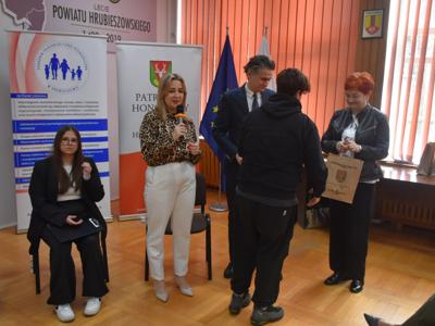 Debata - wręczenie nagród w konkursie plastycznym