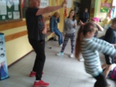 taniec przy muzyce