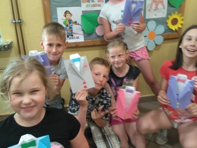 Dzieci prezentują swoje prace