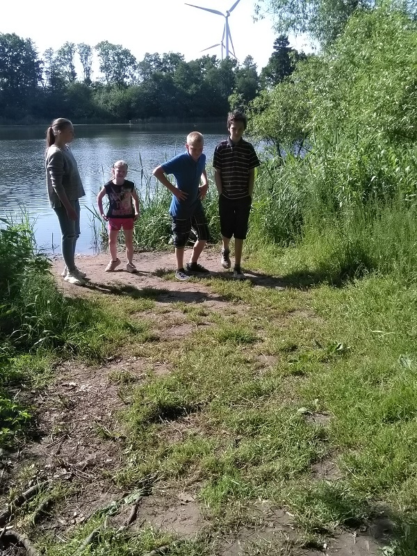 odpoczynek nad jeziorkiem