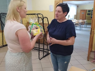 wręczenie podziękowań wychowawcy