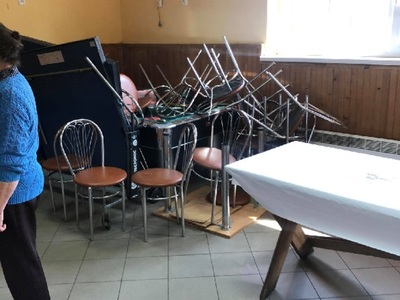 Sala w PAŁOWIE -przygotowania do malowania ścian