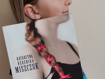 dziewczyna z książką