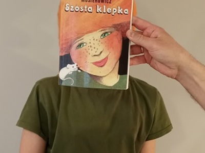 dziewczyna z książką