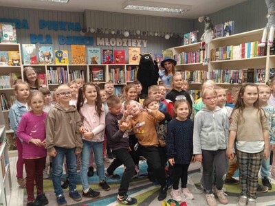 spotkanie dzieci z autorką Katarzyną Brzozowską